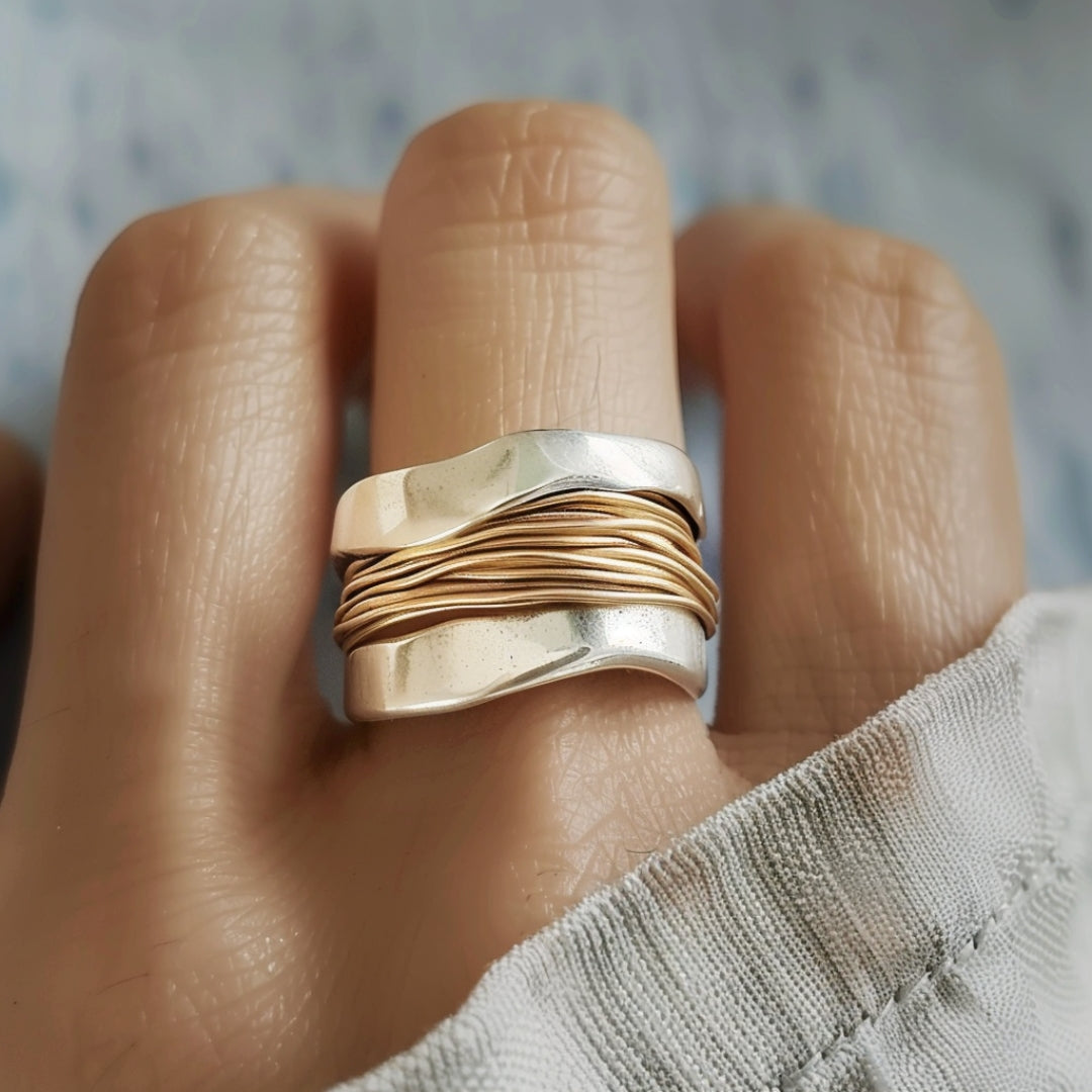 Intrecciato - Silver ring with gold thread
