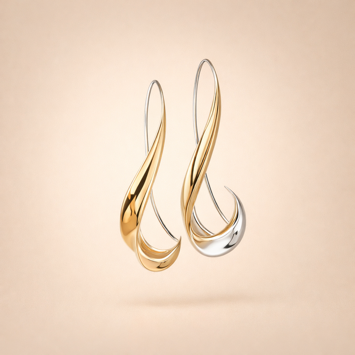 Elegant gold earring with a vintage look
