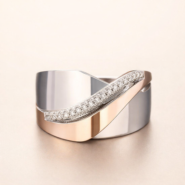 Elegant rose gold ring with sparkling zirconia