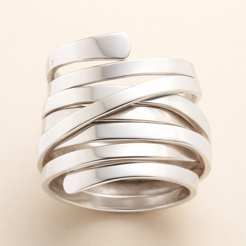 Elegant silver ring with a vintage look