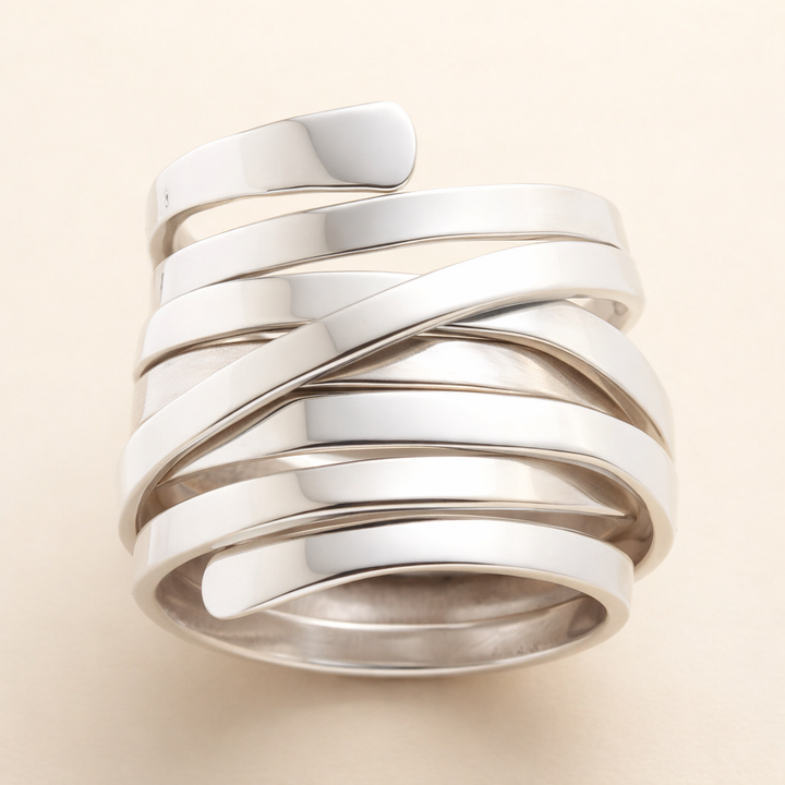 Elegant silver ring with a vintage look