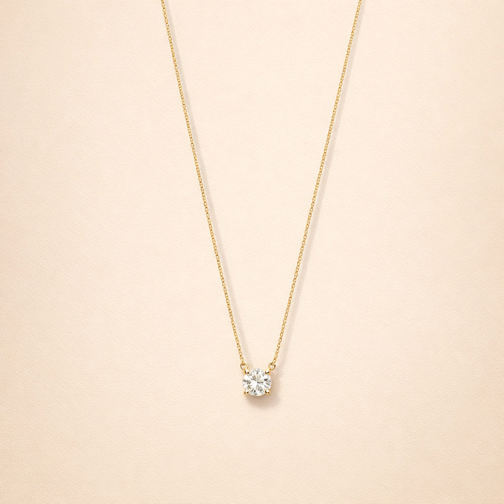 Elegant Gold Pendant with Moissanite