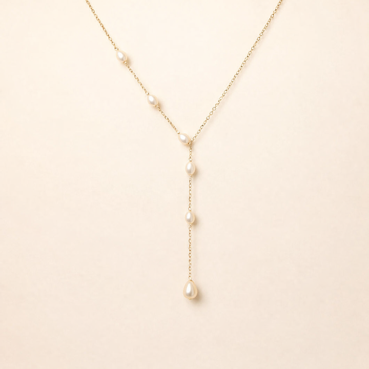 Elegant silver necklace with vintage pendant