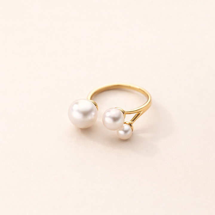 Elegant freshwater pearl ring with a refined triangular shape