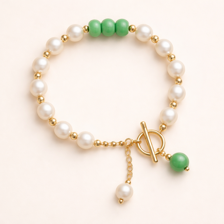 Soft pearl bracelet with refined details