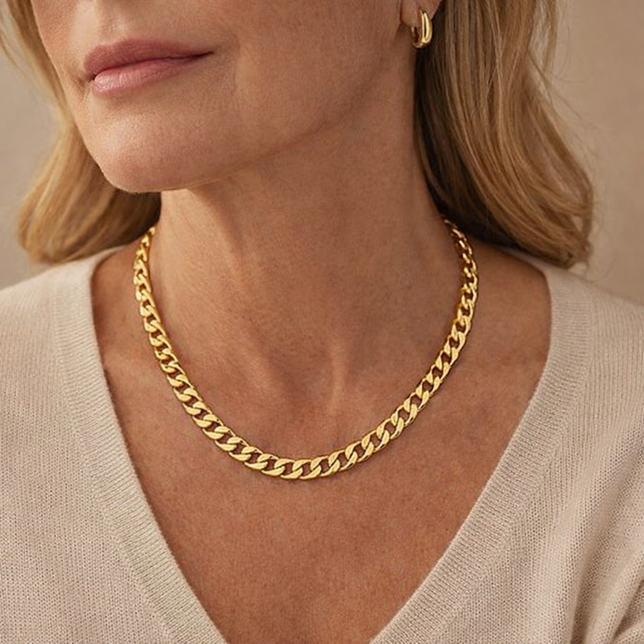 Elegant gold necklace with a refined design