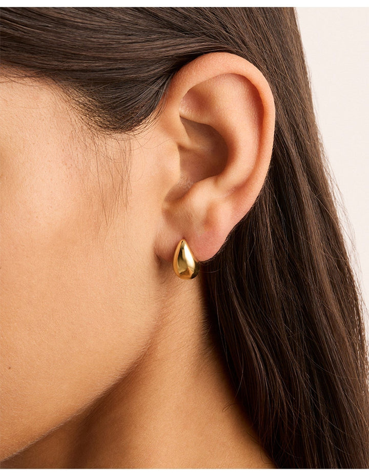Refined gold earrings with elegant hanging details