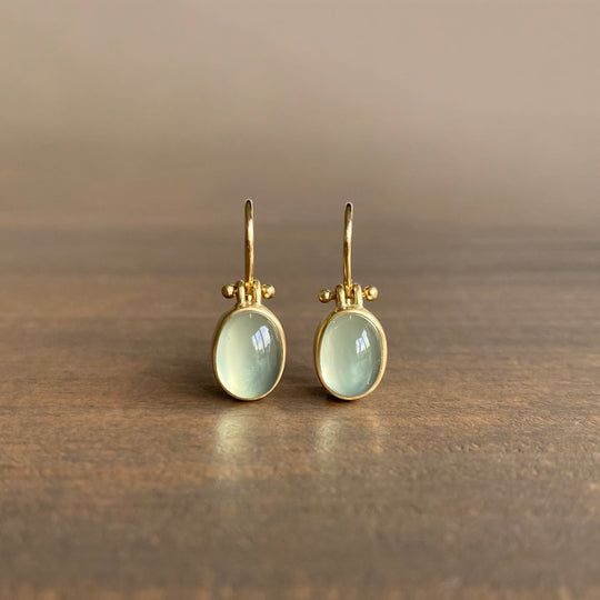 Vintage Earrings in Green Moonstone