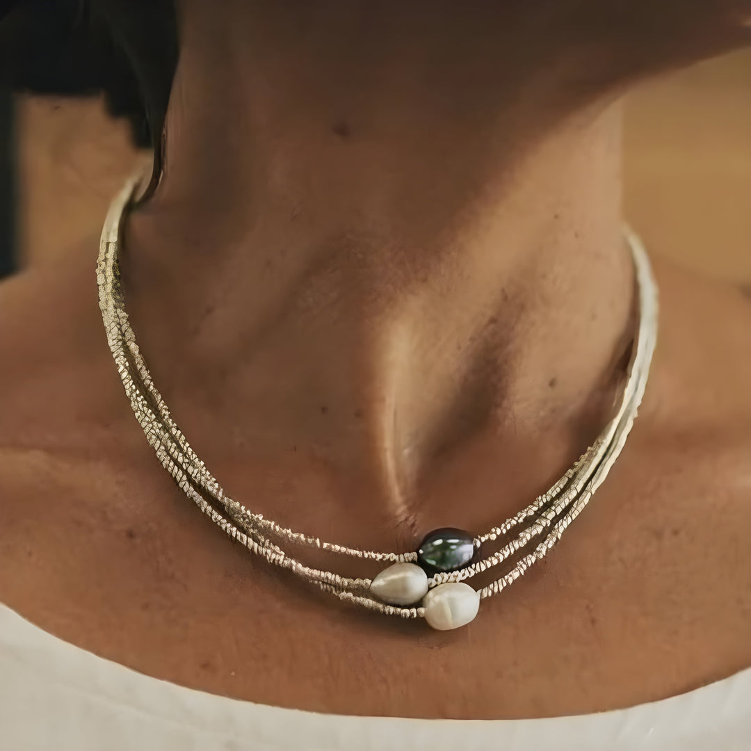 Elegant necklace of natural pearls
