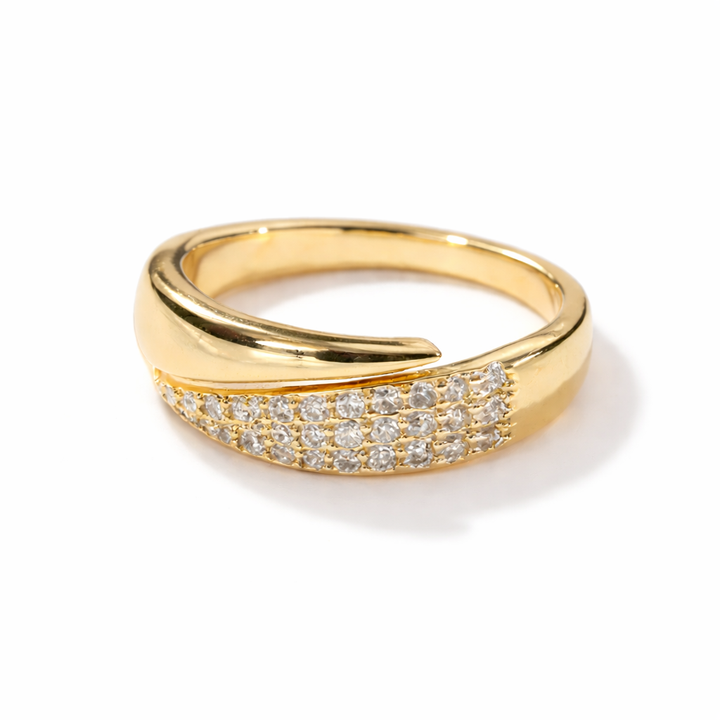 Eloise – A ring of timeless brilliance