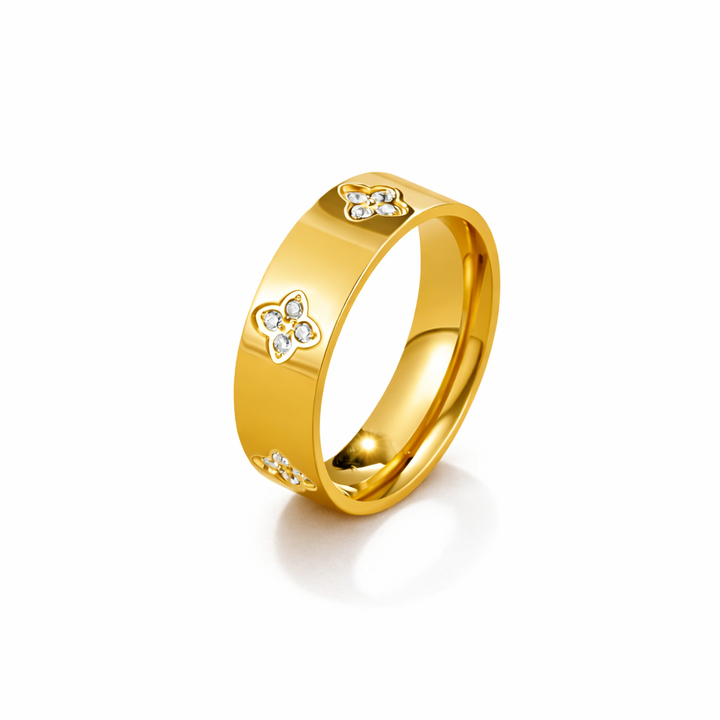Clover ring with crystals
