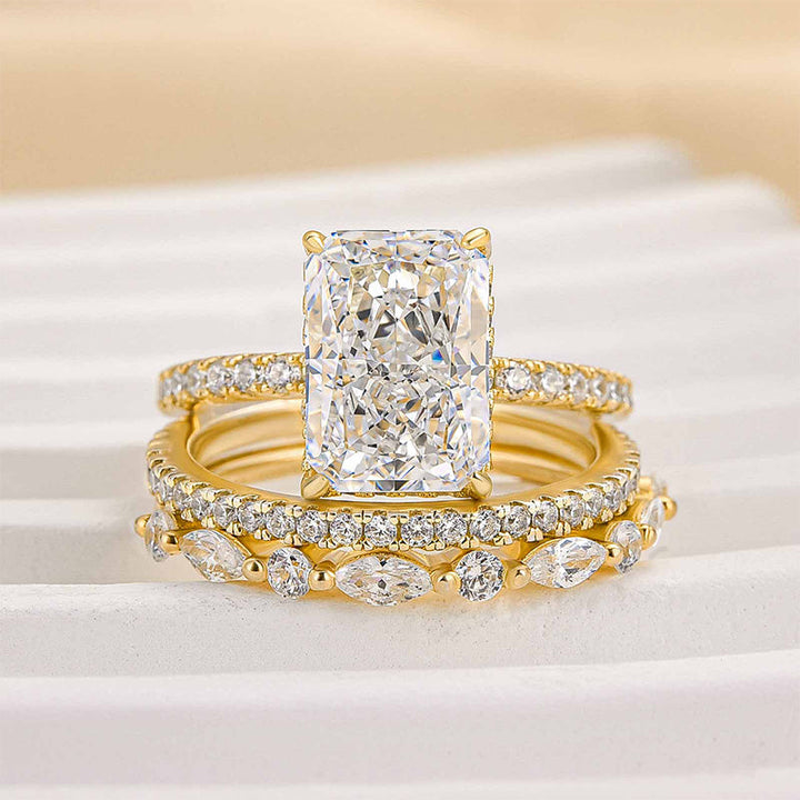 Elegant gold ring set with refined details