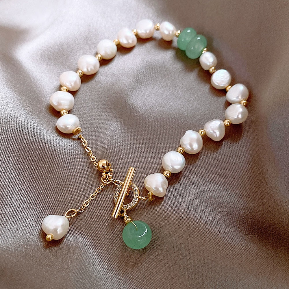 Soft pearl bracelet with refined details