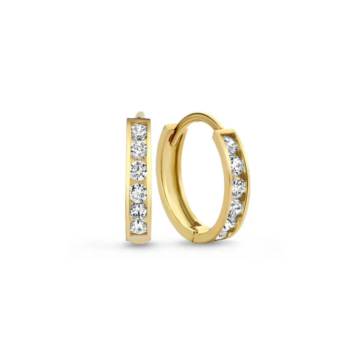Elegant gold earrings with a refined design