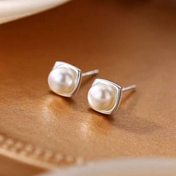 Earrings with pearls