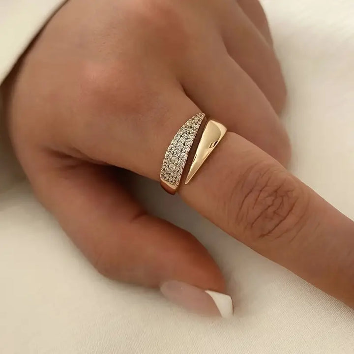 Eloïse – A ring of timeless brilliance