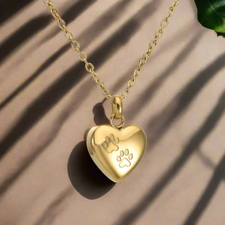 Memorial Necklace for Pets – Heart-Shaped Pendant with Paw Print