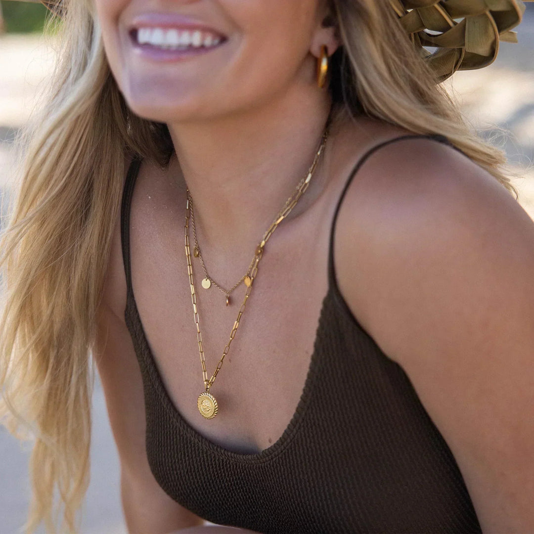 Elegant silver cultured chain with refined details