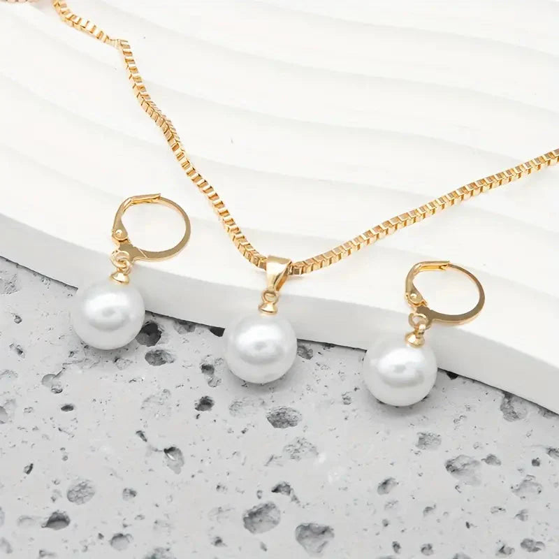 Elegant Graceful Pearl Necklace Set