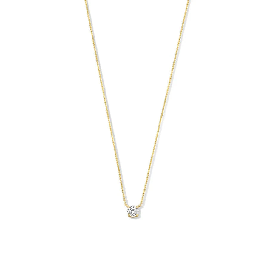 Elegant Gold Pendant with Moissanite