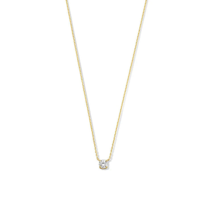 Elegant Gold Pendant with Moissanite