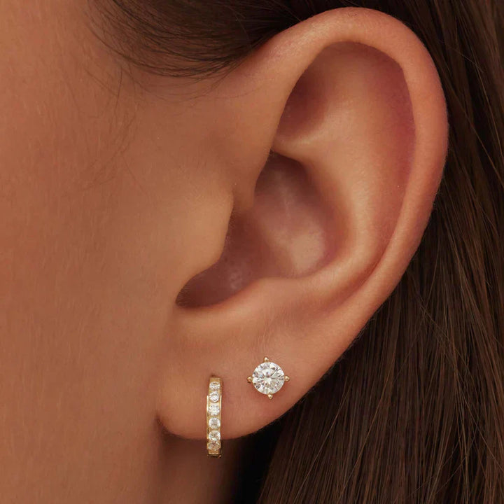 Elegant gold earrings with a refined design