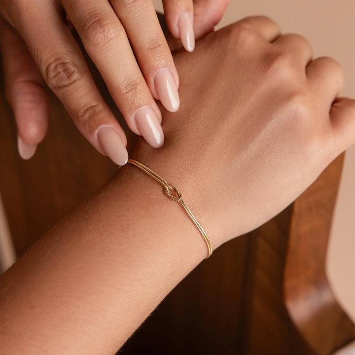 Forever Knot Bracelet (1+1 free)