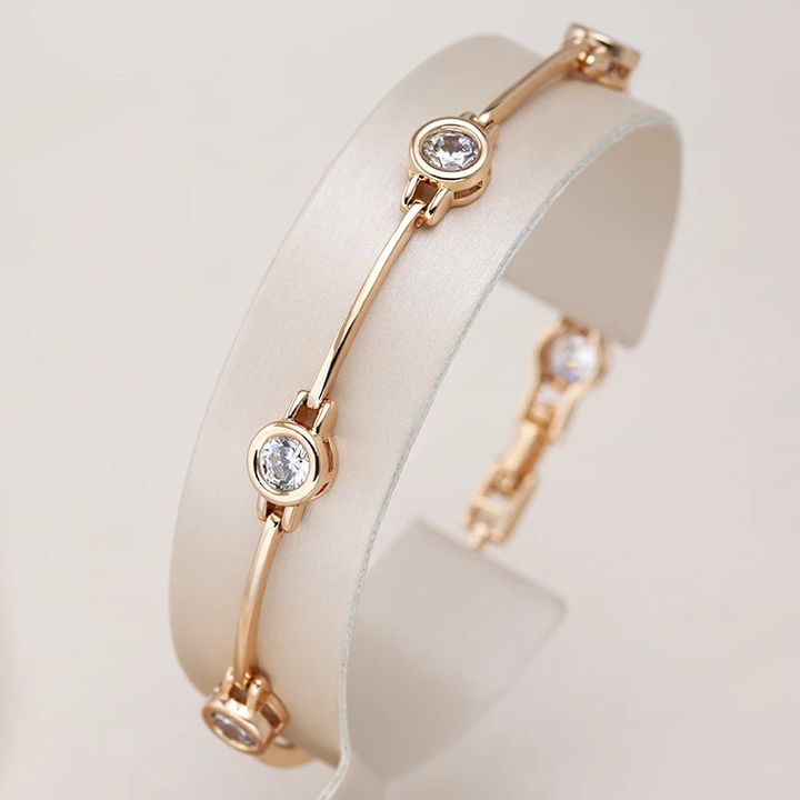 Refined gold bracelet with zirconia details