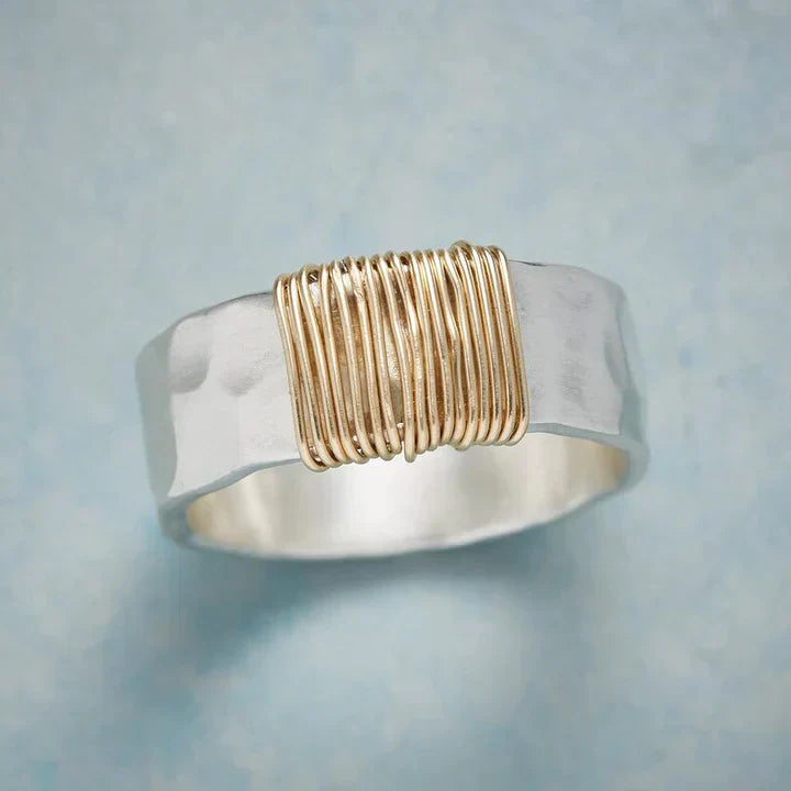 Vintage ring with silver threads