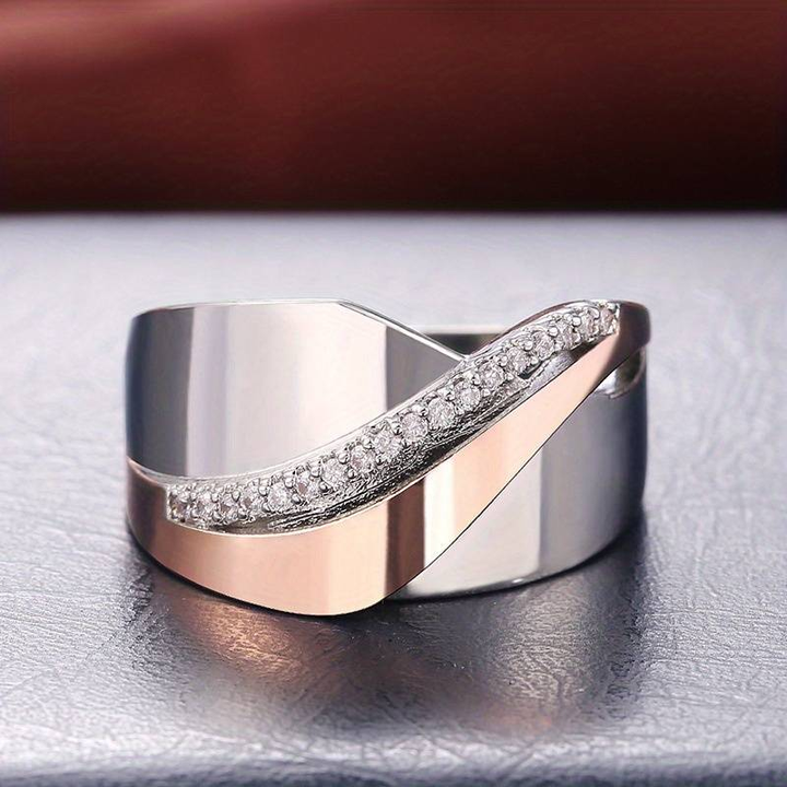 Elegant rose gold ring with sparkling zirconia