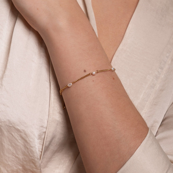 "Lovina" Pearl Bracelet