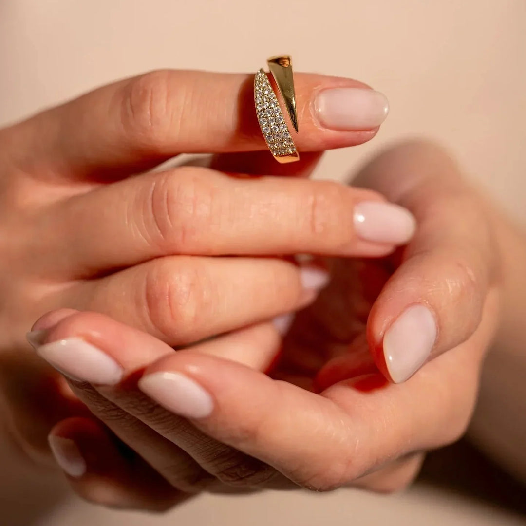 Eloise – A ring of timeless brilliance