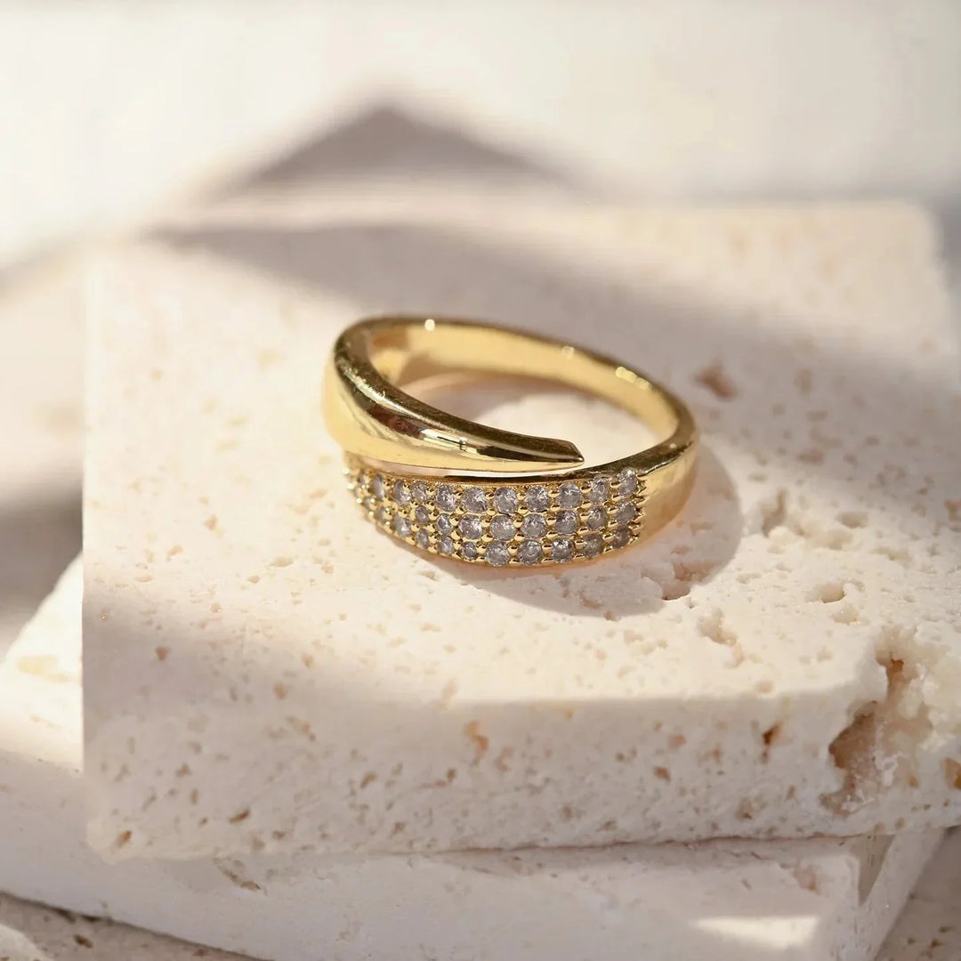 Eloïse – A ring of timeless brilliance