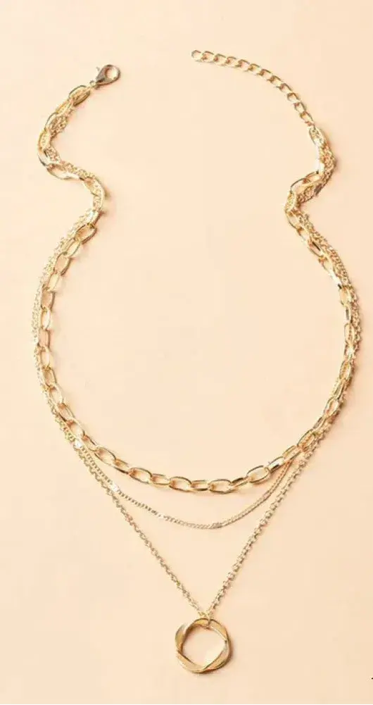 Overlapping Golden Necklace with Pendant