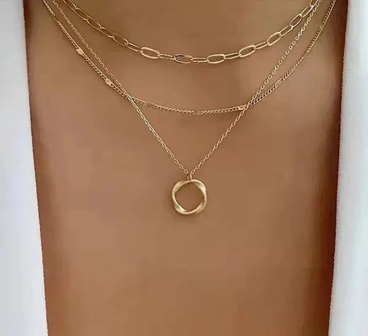 Overlapping Golden Necklace with Pendant