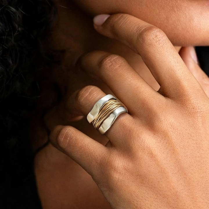 Intrecciato - Silver ring with gold thread